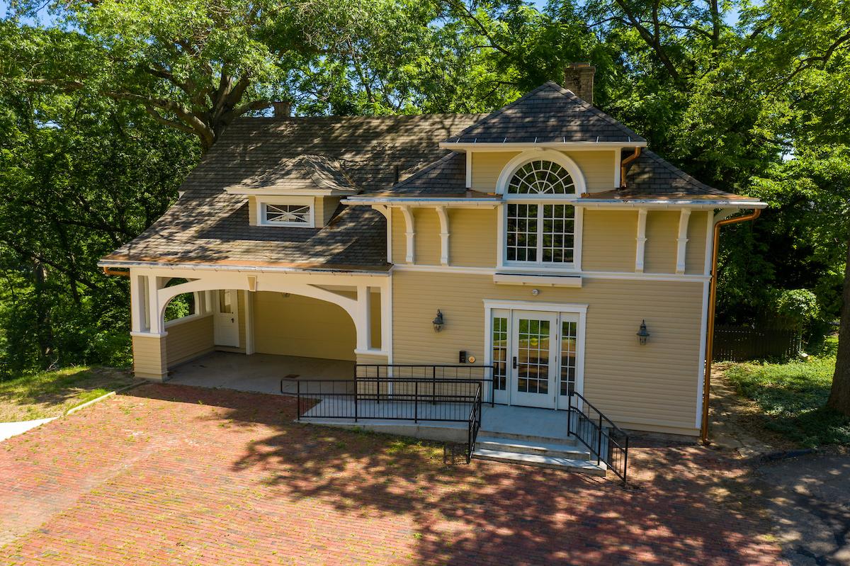 Photo of the 29 Park Place Carriage House, located on South Green